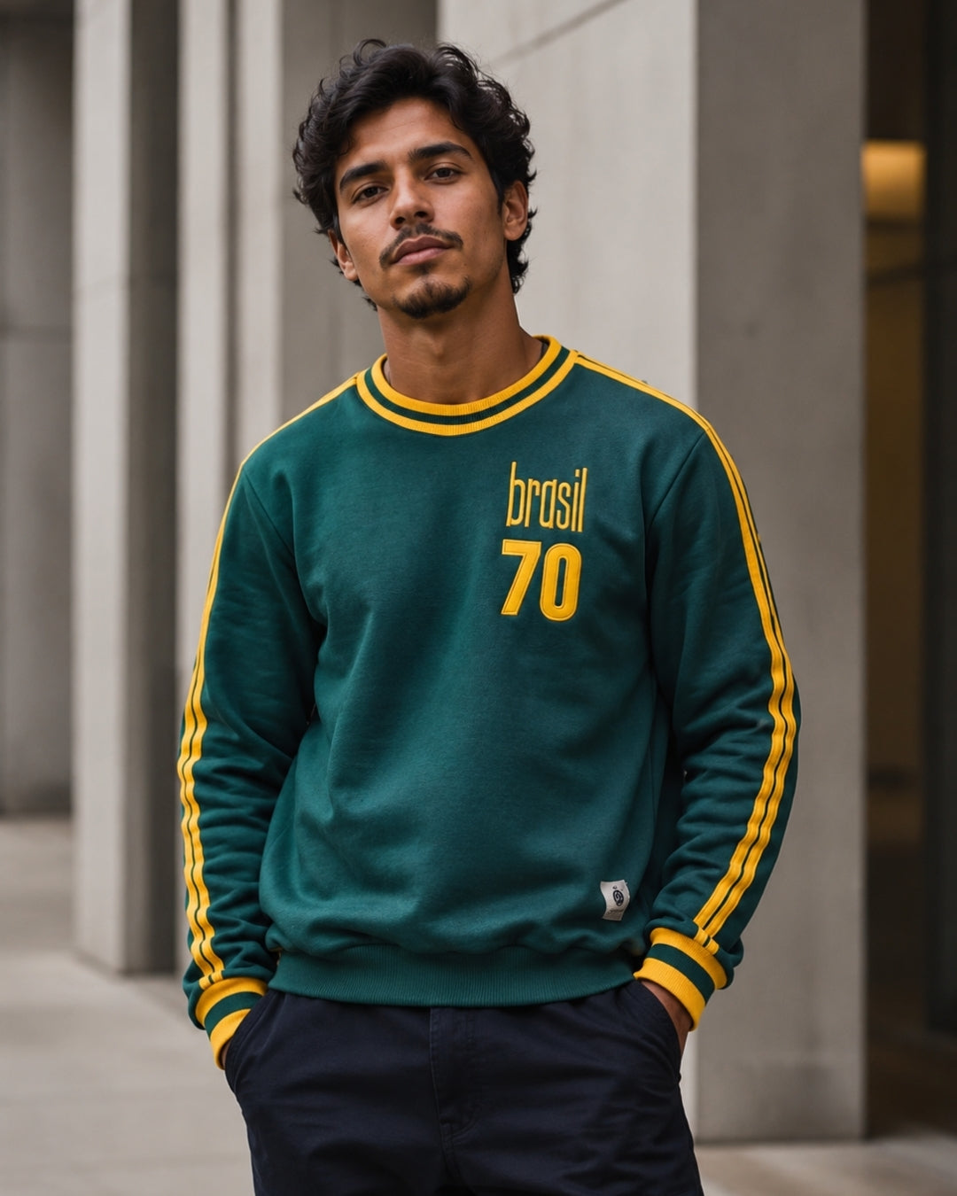 Moletom Brasil 70 Retrô Com Listras Nas Mangas Estilo Casual