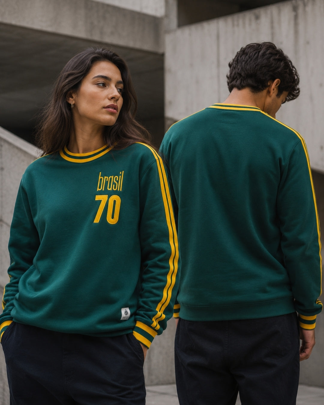 Moletom Brasil 70 Retrô Com Listras Nas Mangas Estilo Casual